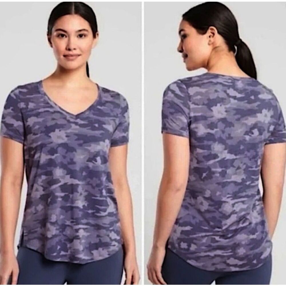 ATHLETA Breezy Scoop V-Neck Tee Flora Camo Tempest Violet